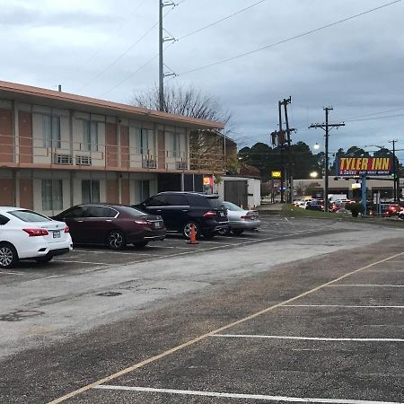 Tyler Inn & Suites 外观 照片