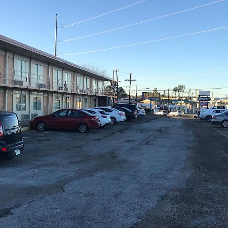 Tyler Inn & Suites 外观 照片