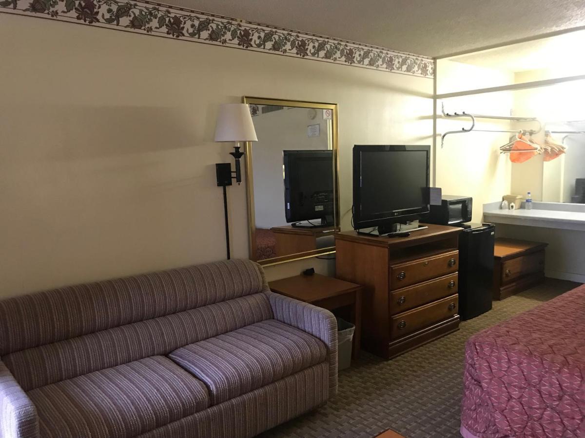 Tyler Inn & Suites 外观 照片