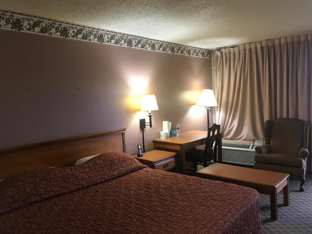 Tyler Inn & Suites 外观 照片