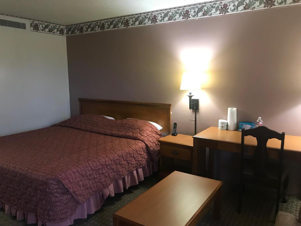 Tyler Inn & Suites 外观 照片