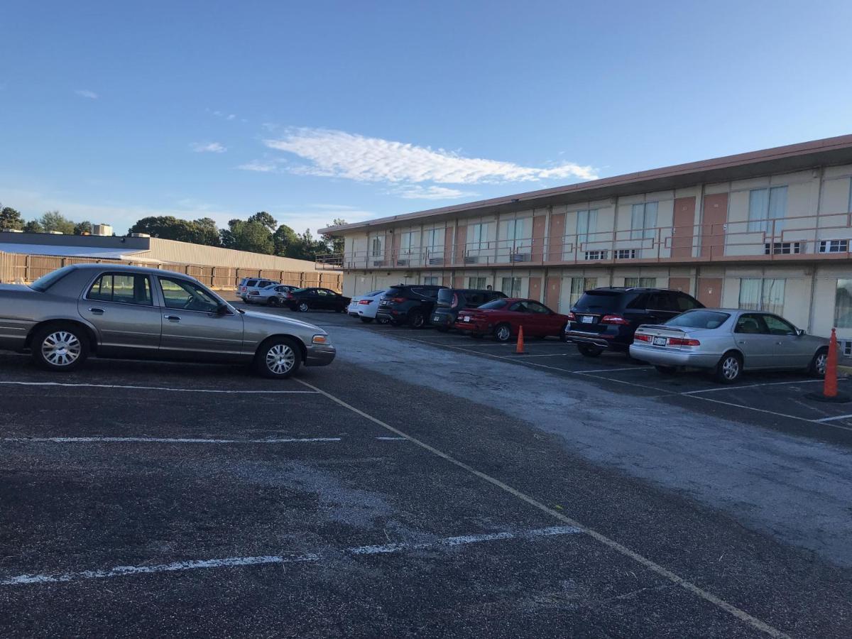 Tyler Inn & Suites 外观 照片