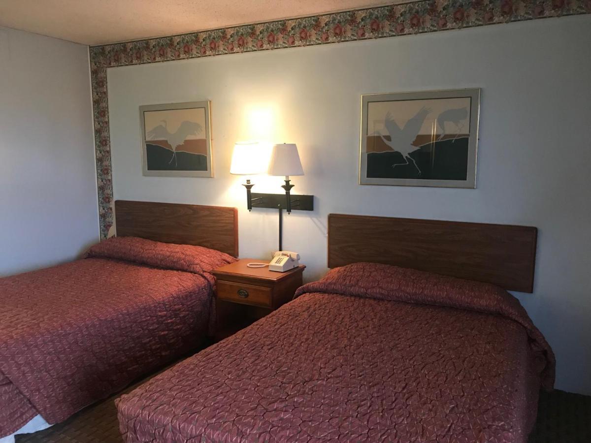 Tyler Inn & Suites 外观 照片