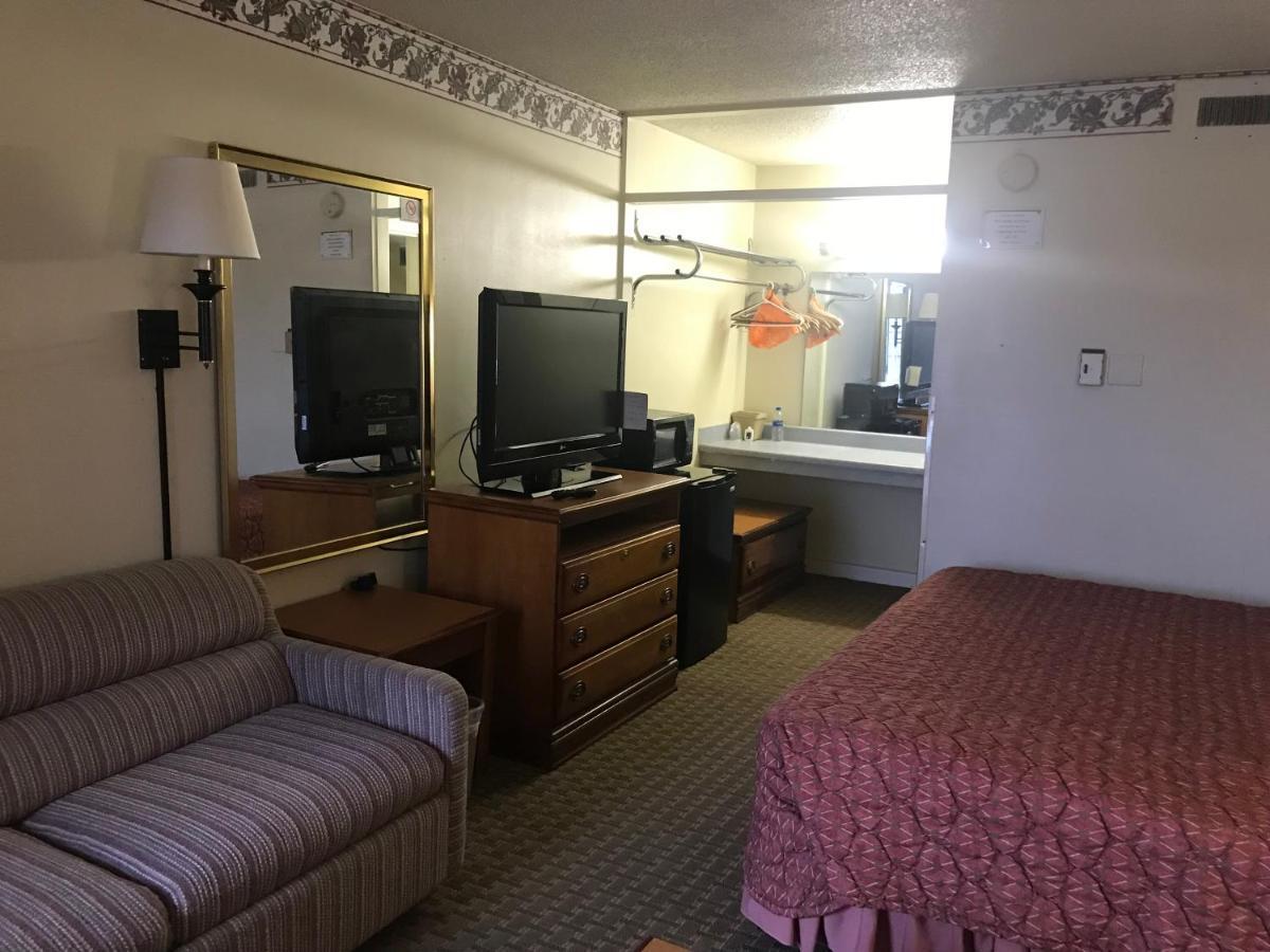Tyler Inn & Suites 外观 照片