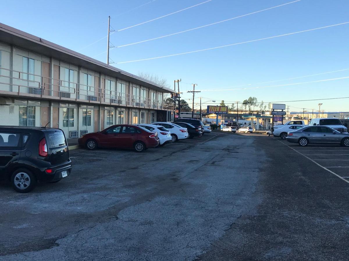 Tyler Inn & Suites 外观 照片