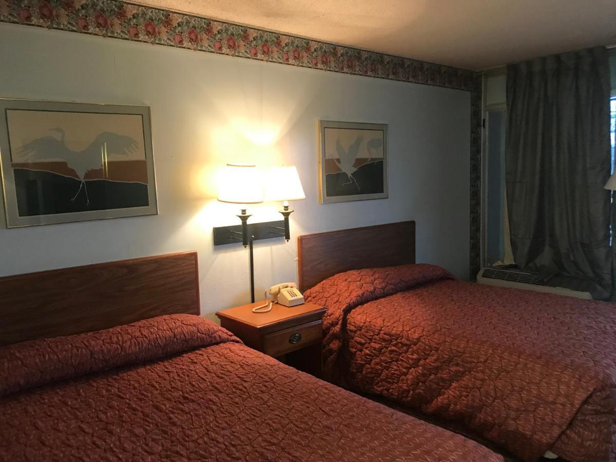 Tyler Inn & Suites 外观 照片